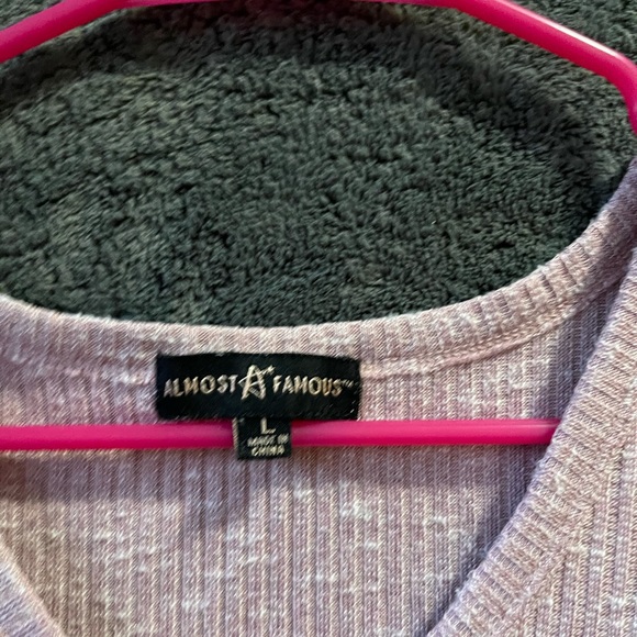 Cute top - Picture 3 of 3